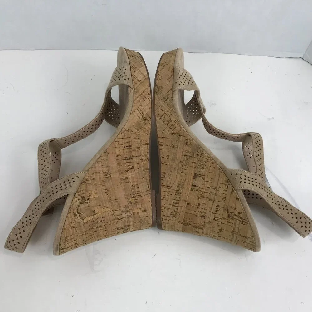 Charles by Charles David beige platform wedge Sandal US 9